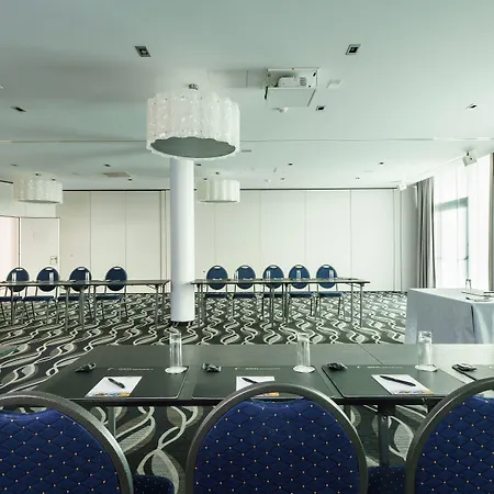 فندق Der Valk Congres &