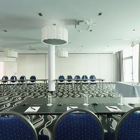 Der Valk Congres & Hotel 4*