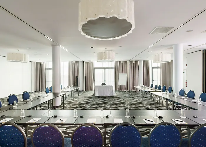 Der Valk Congres & Монс