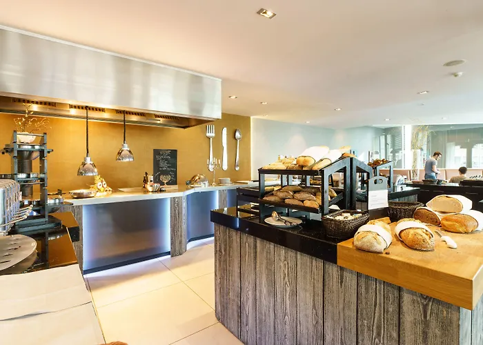 Отель Der Valk Congres & Монс