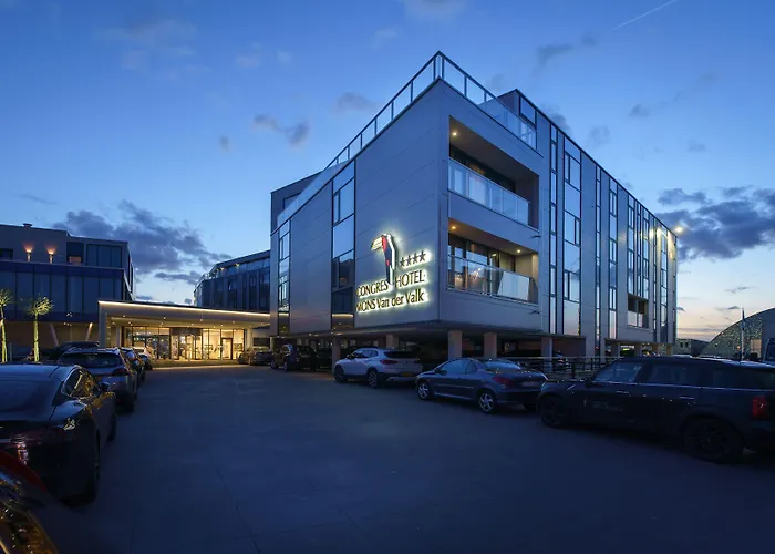 Отель Der Valk Congres & 4*